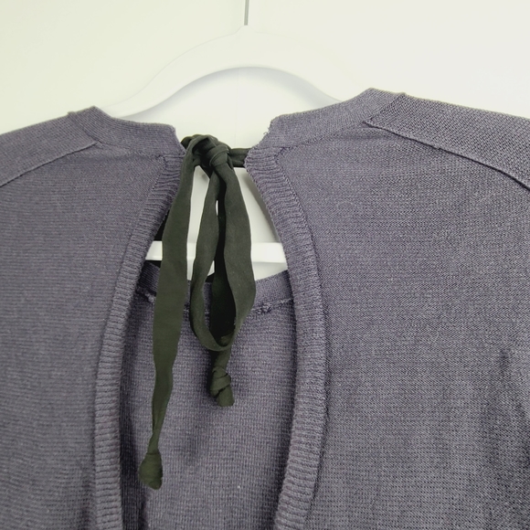 t. babaton Aritzia Bailey cashmere & silk blend open back sweater sz M (PTP 21") - Picture 5 of 7